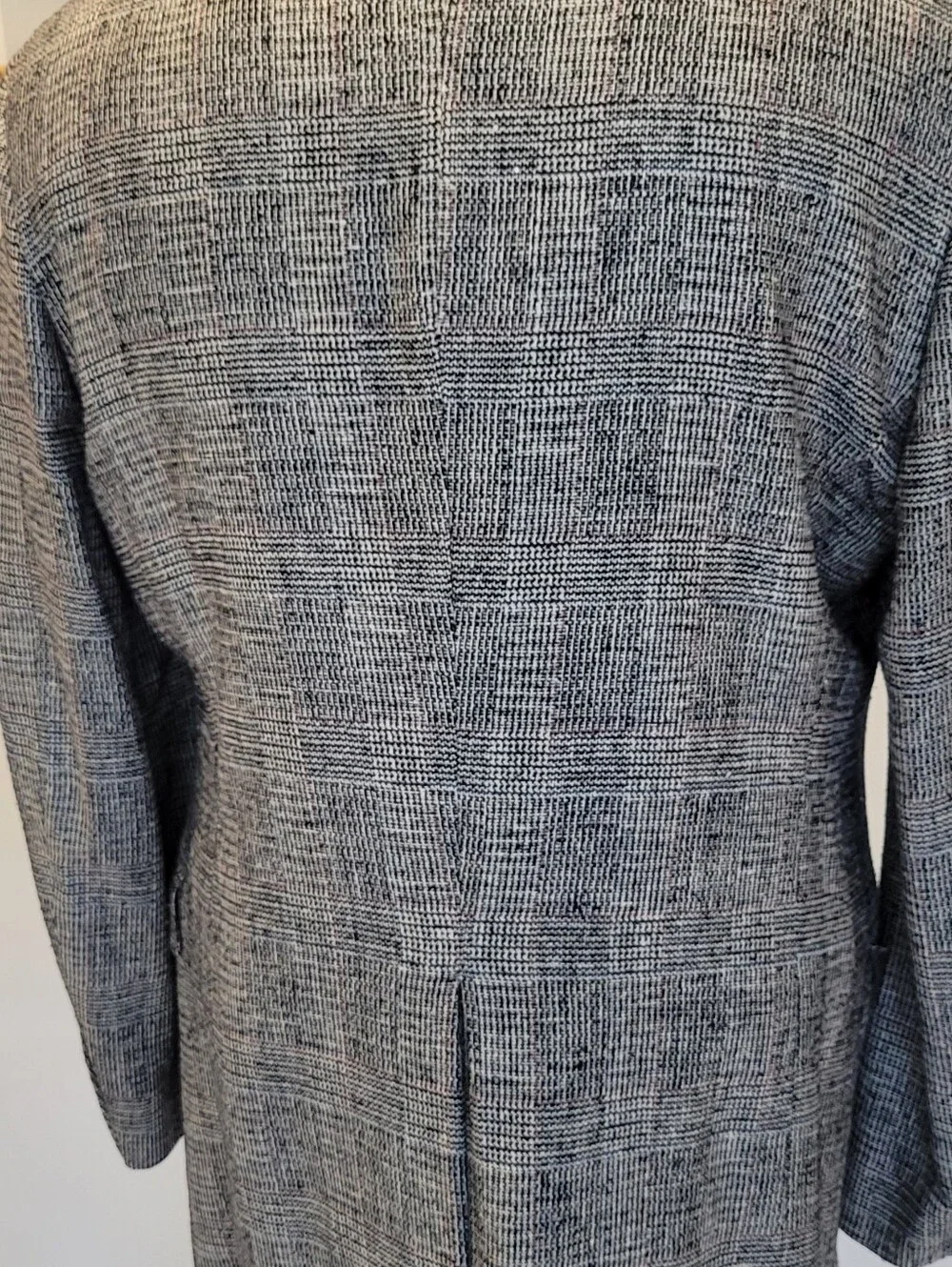 Stafford Executive Blazer 44L Gray-White-Some Pale Red Woven Silk.32 1/2